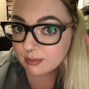 Meet your Posher, Monica